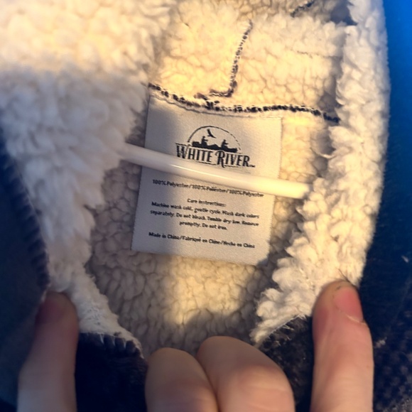 White River Oversized Hoodie 🥶 - Picture 2 of 4